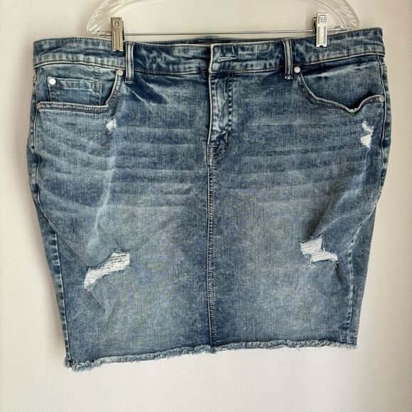 Torrid Women’s distressed denim Jean skirt size 22 - Good used condition- read! - Picture 1 of 8